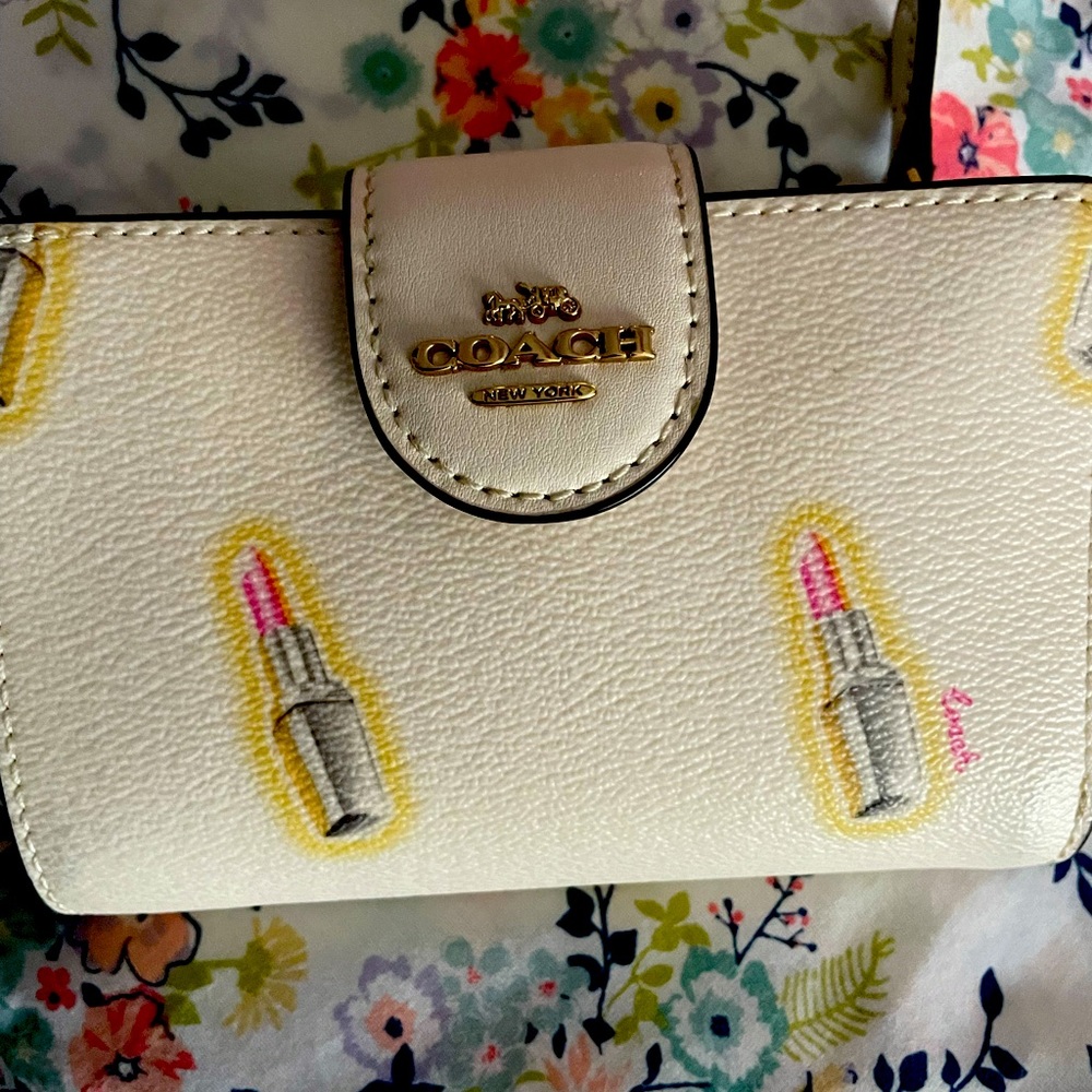 Cute Coach wallet!💄